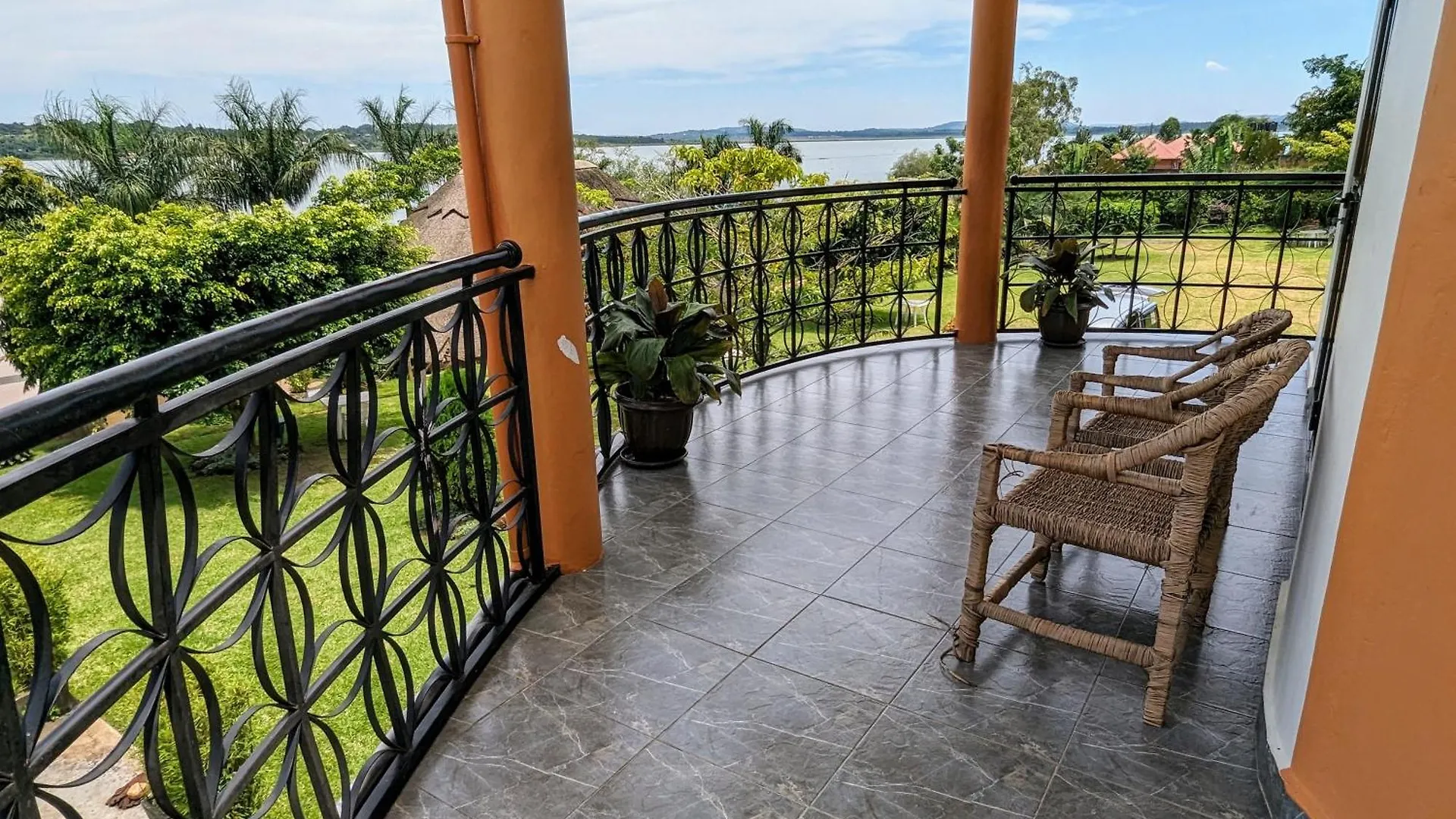 Oslo Gardens Bed & Breakfast Entebbe